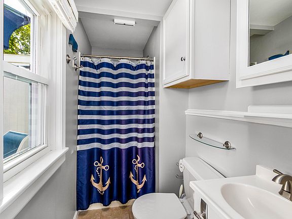 5th image of 128 Sea Street UNIT 2