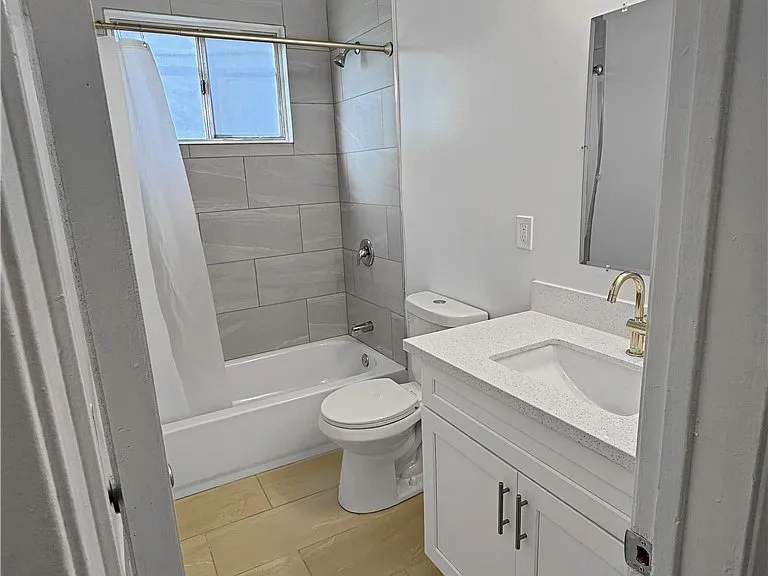 1820 N Edgemont St #2 — Photo 8