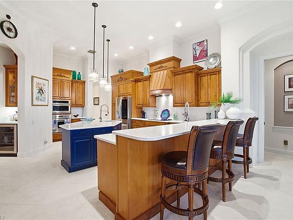 2nd image of 6891 Lakewood Isle DR