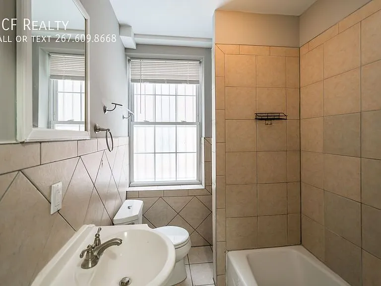 2123 Spring Garden St #1R — Photo 6