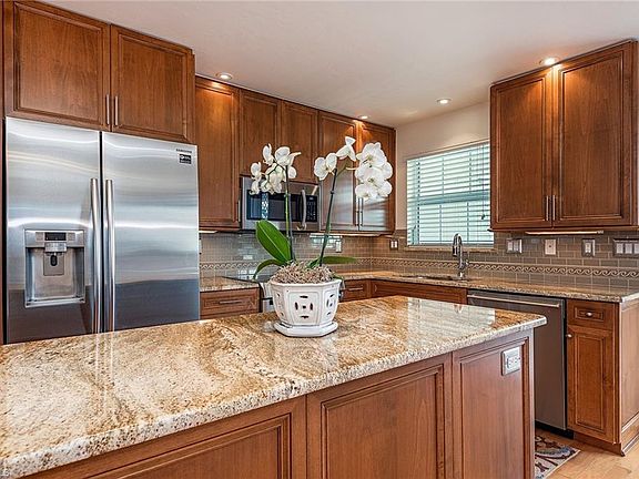 3rd image of 1900 Alamanda DR #304