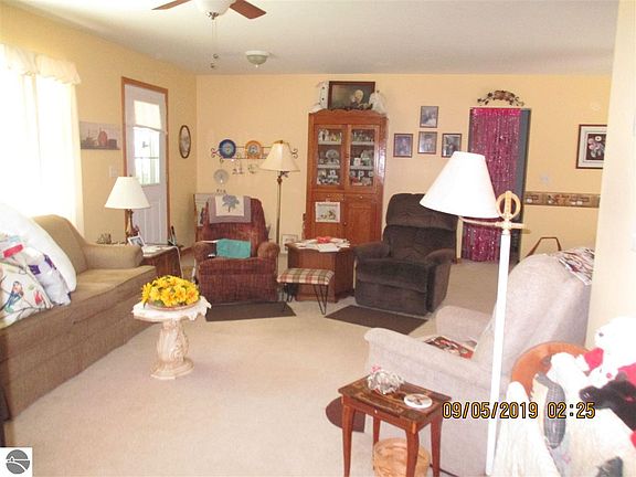 3rd image of 908 Geller Ct