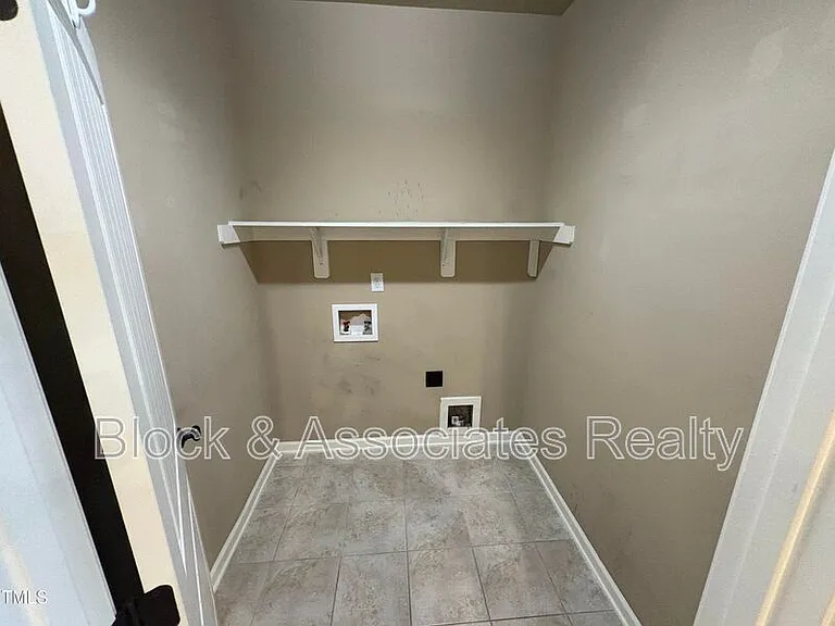 1321 Center St — Photo 9