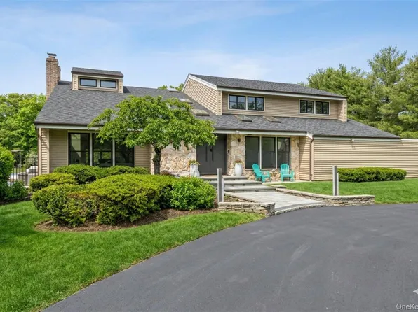 45 Carriage Court, Muttontown, NY 11791