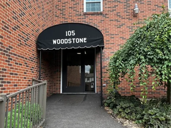 105 Woodstone Ln APT 73, New Kensington, PA 15068