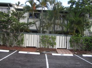 642 NE 195th St, Miami, FL 33179