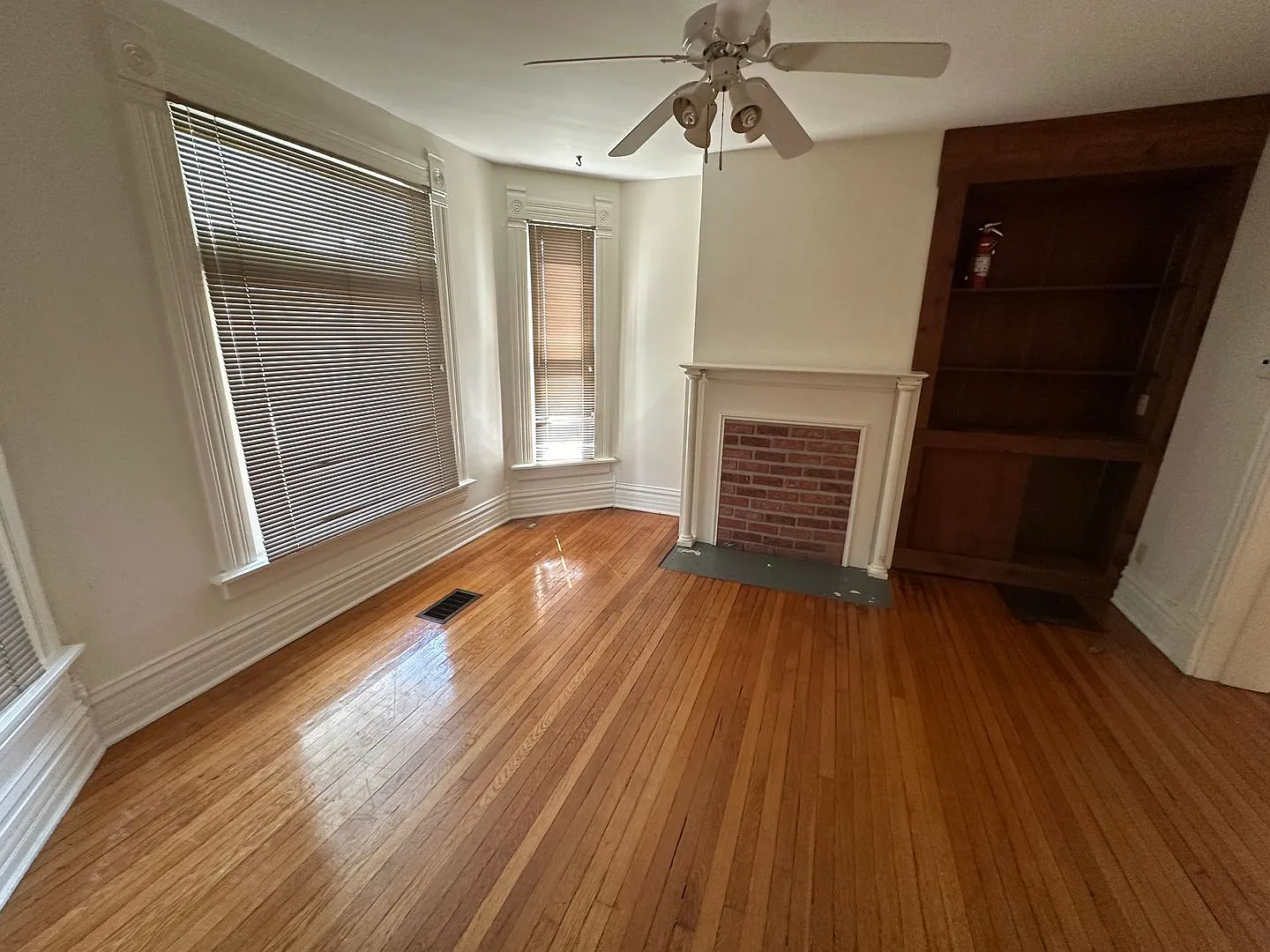 North Campus OSU Single Family Home with 2 car garage, Shed and Fenced Yard — Photo 4