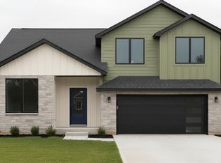 2200 SE Oak Ridge Dr, Oak Grove, MO 64075