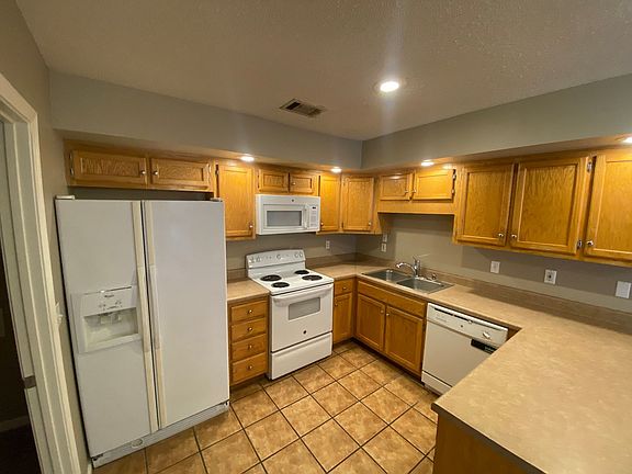 3rd image of 2307 Manchester Dr