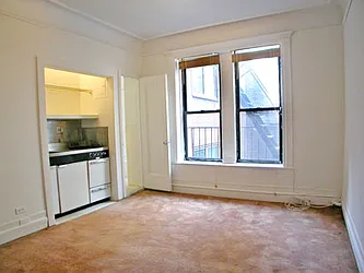 Rented by Barkoff Residential 