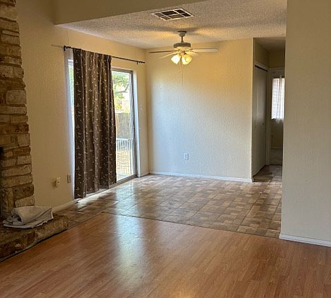 4th image of 1009 Country Aire Dr #A