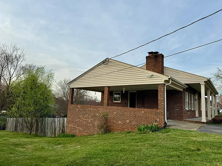 144 Mistletoe Dr — Photo 3
