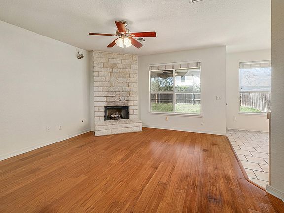 5th image of 108 Prairie Springs Cv