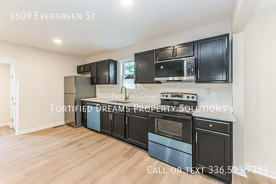Welcoming 2 Bedroom Home Minutes from Downtown Durham! — Photo 4
