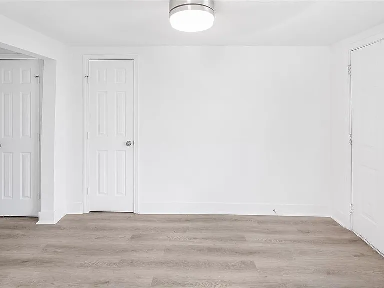 1911 Benson St #4 — Photo 9