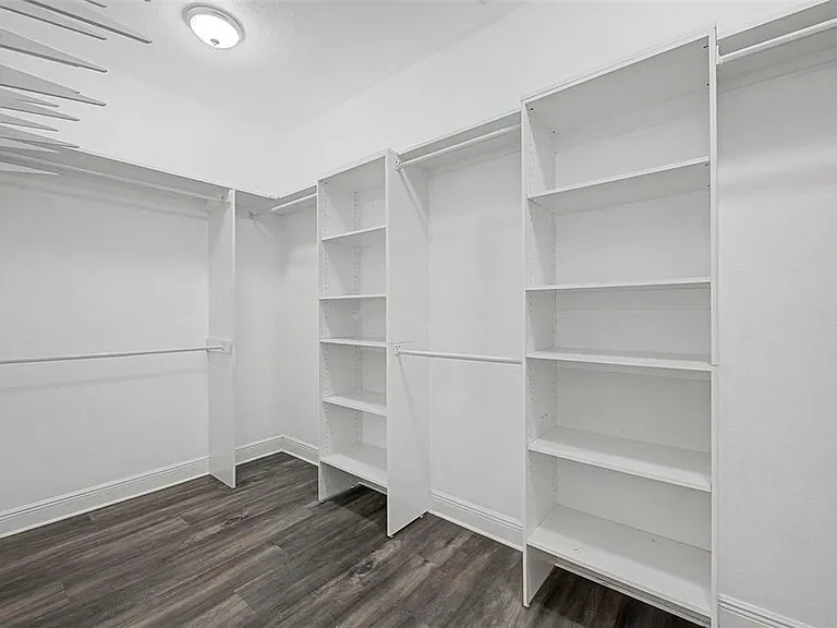 606 Royal Crest Dr — Photo 14