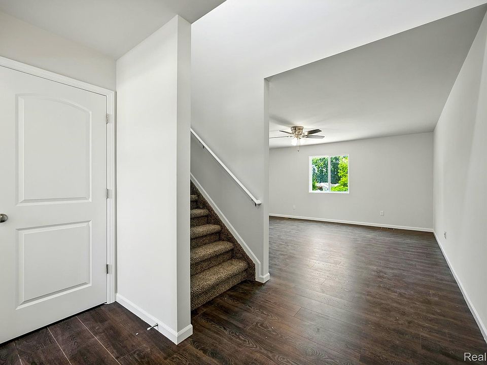 5751 Copper Tree Park, photo 10