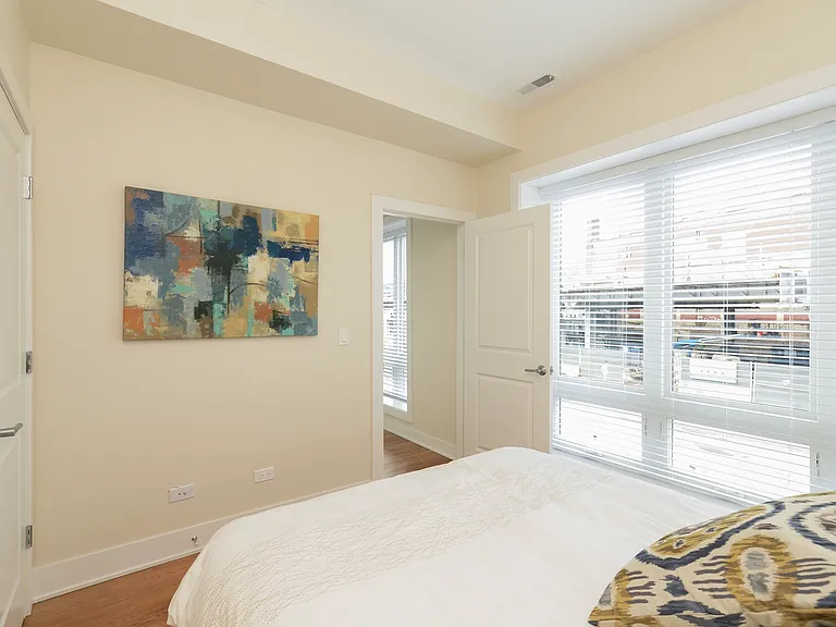 4639 N Broadway St #204 — Photo 6