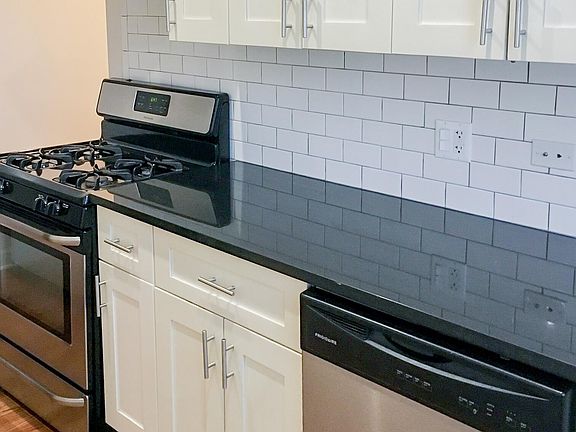 4th image of 853 W Cornelia Ave #1SW