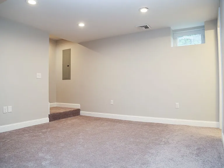 517 Admiral St — Photo 27