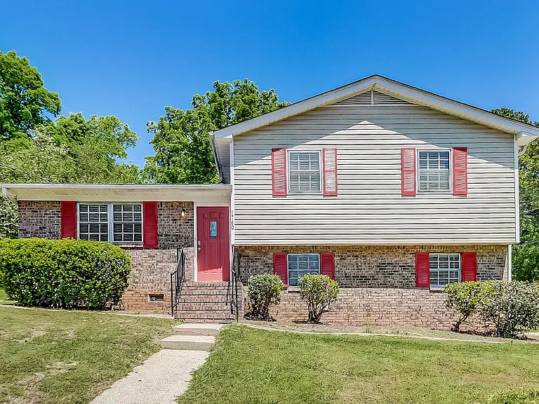 1760 Sonia Dr — Photo 1