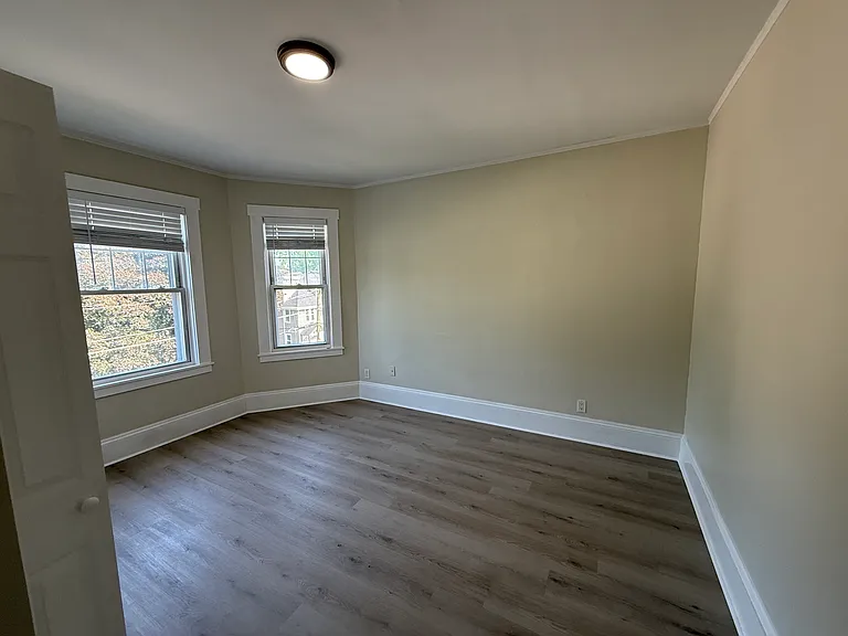 48 Oxford Ave #2 — Photo 5