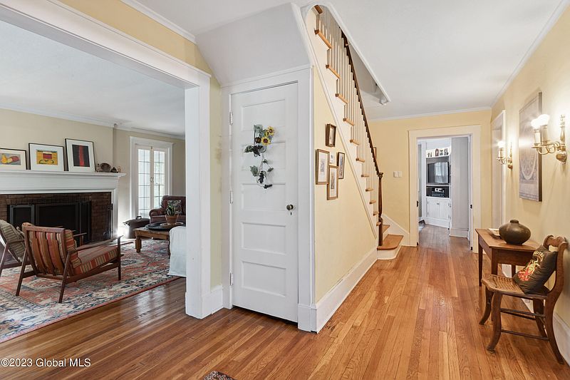 4th image of 5 Westover Road