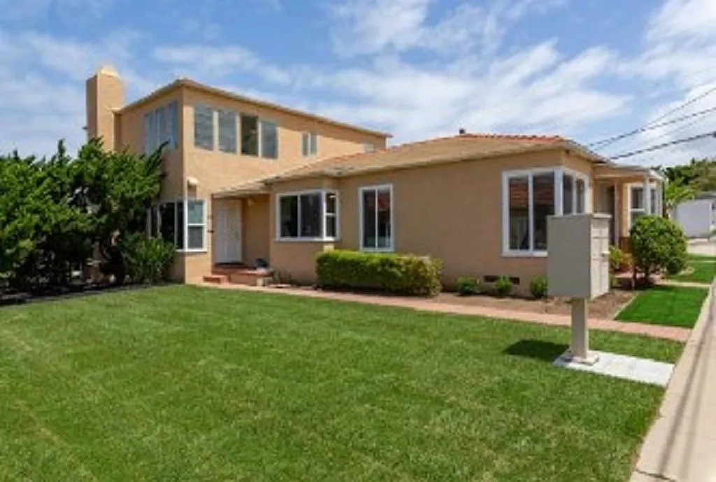 4 bed, 2.5 bath, 2000 sqft, $7,500 — Photo 1