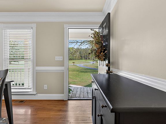 3rd image of 180 Riverbend Dr