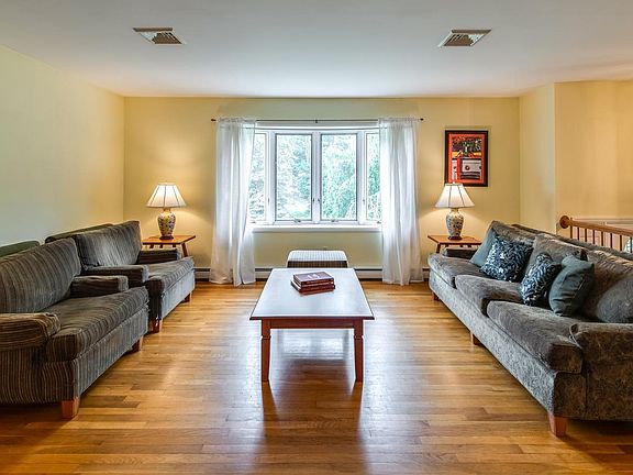 5th image of 284 Waterbury Hill Road