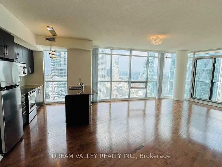 65 Bremner Blvd #3908 — Photo 1