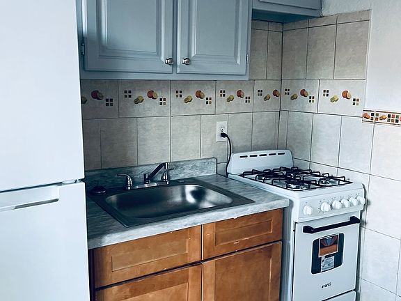 4th image of 811 Arizona Ave #1