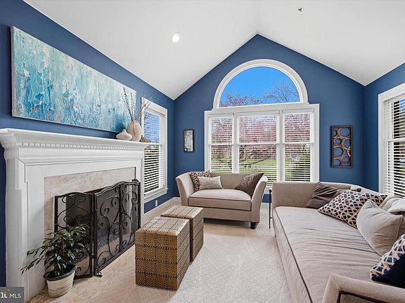 5th image of 352 Sentry Ln