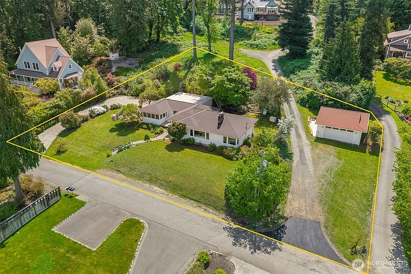 3rd image of 5930 Rose Loop NE