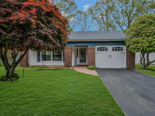 209 Kingston Drive, Ridge, NY 11961