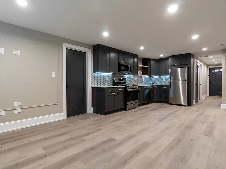 Pf Arg 5400 N. Paulina — Photo 3