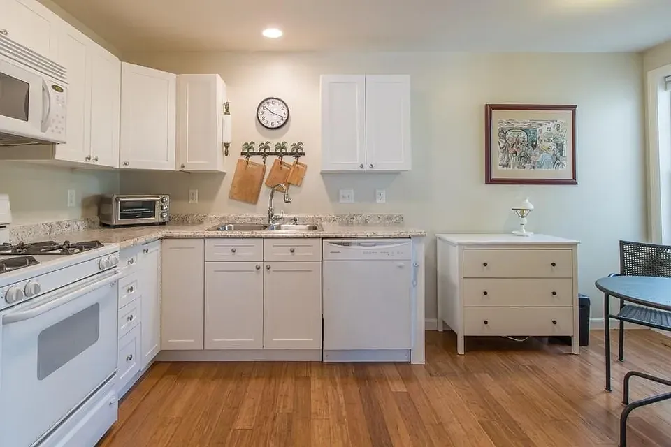 2 bed, 1.5 bath, 1728 sqft, $2,800 — Photo 2