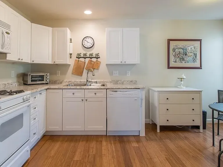 50 Barrington Ave #502 — Photo 2