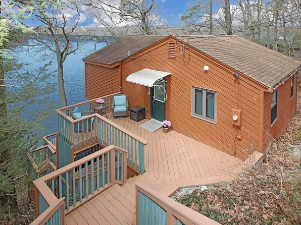 13 Wangonk Trail, East Hampton, CT 06424