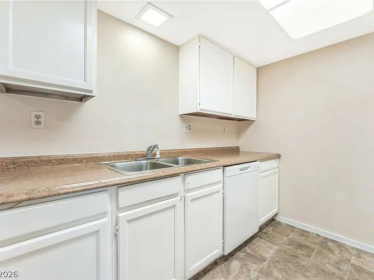 457 N Lamb Blvd #B — Photo 10