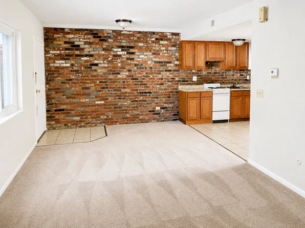 285 Moon Clinton Rd, Coraopolis, PA 15108