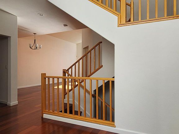 4th image of 39 Northcrest Dr