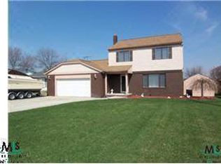 7260 Cardinal St, Algonac, MI 48001