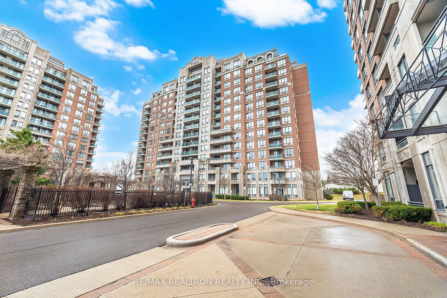 330 Red Maple Rd #411 photo 1