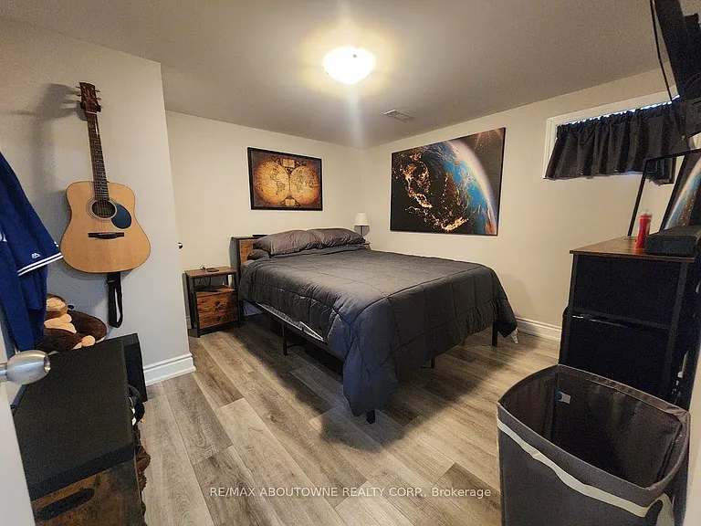 281 E 34th St #BASEMENT — Photo 12