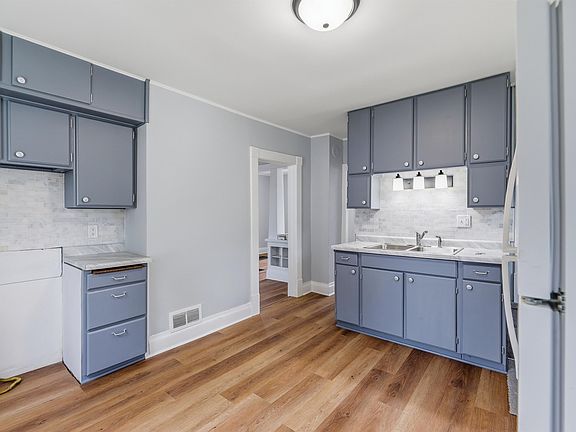 5th image of 310 W Burnett St