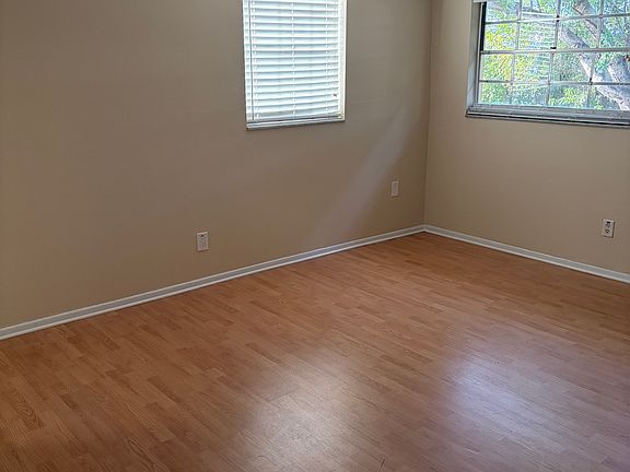 5th image of 1002 De Soto Dr
