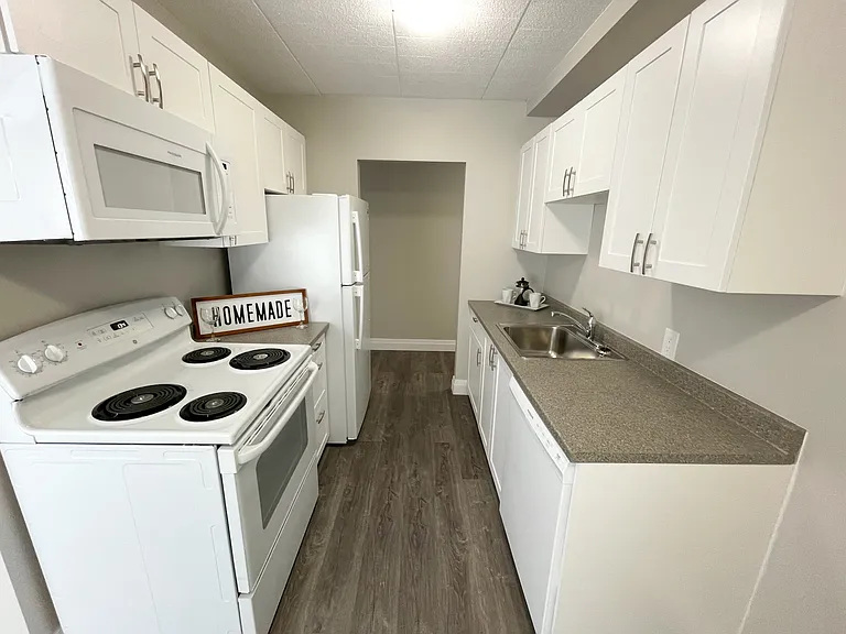 819 Trunk Rd — Photo 4
