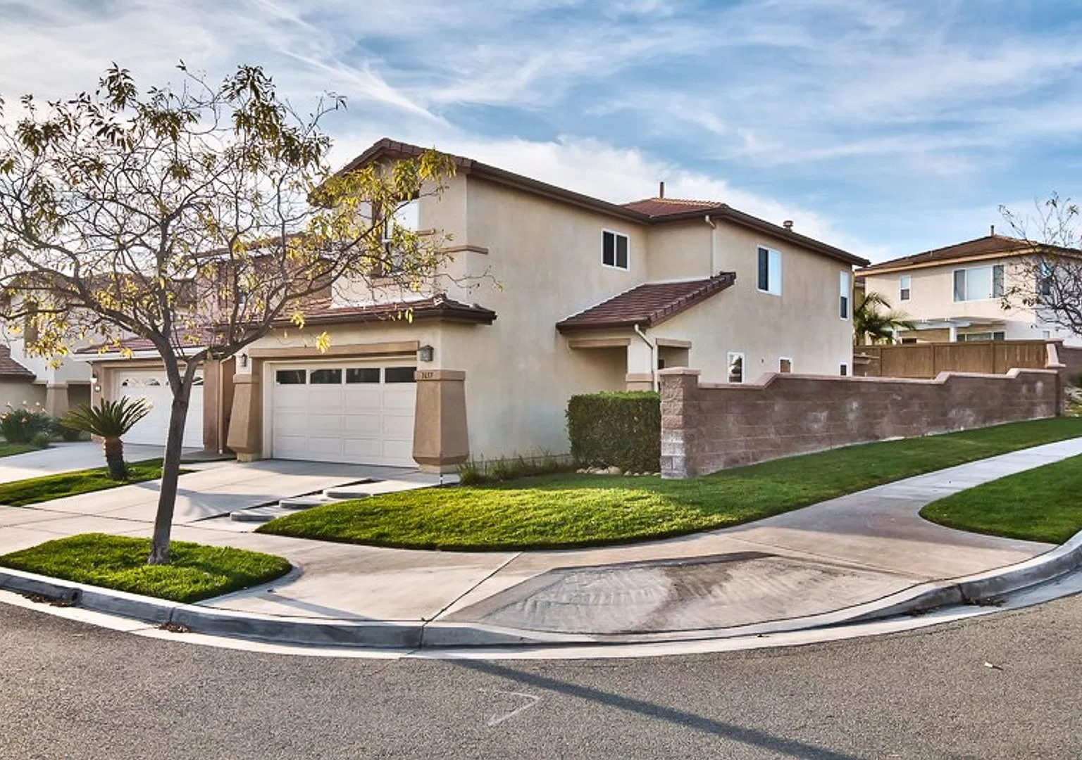 Beautiful Home, 4 Bedrooms, 2.5 baths, 2 Car Garage — Photo 1