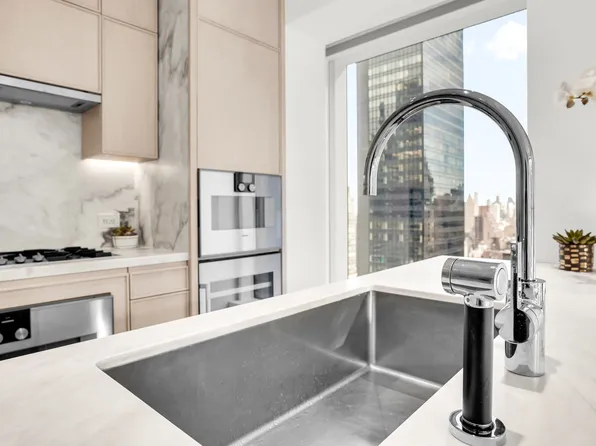 138 East 50th Street image 22 of 69